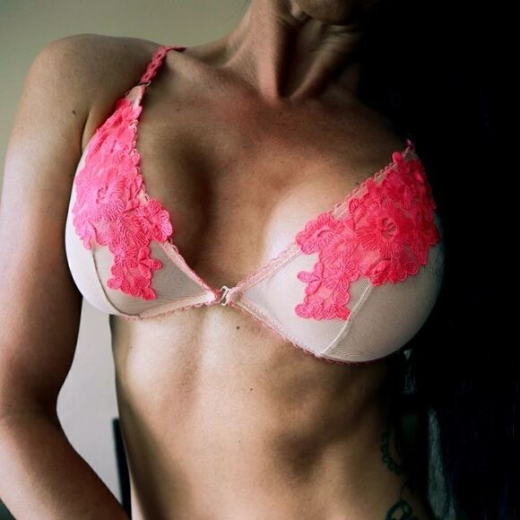 NWT Victoria’s Secret bra pink appliqué - Picture 1 of 6